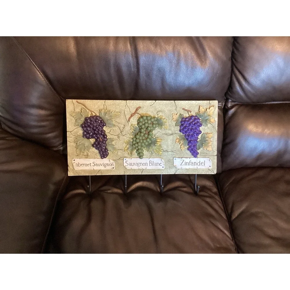 Wine Vineyard Wall Hanging Decor w/ 4 Hooks-Cabernet, Sauvignon, Zinfandel-3D‎